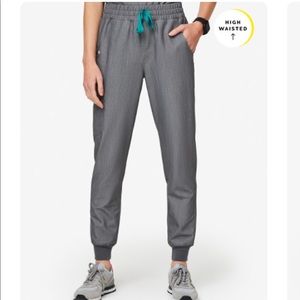 Figs gray high waisted Zamora scrub pants!